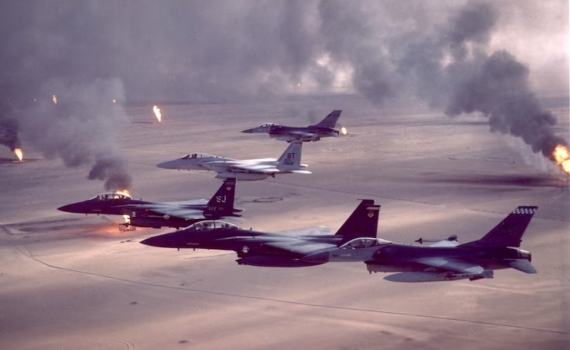 Нагнетание предвоенной истерии позволяет евробюрократам удерживать власть